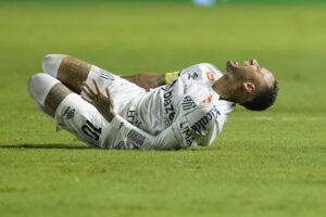 Neymar Suffers New Muscle Injury