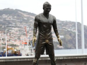 cristiano ronaldo statue